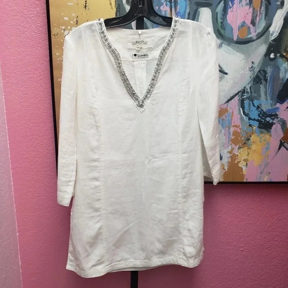 Malvin White Linen Rhinestone  Top Size M - Picture 1 of 6
